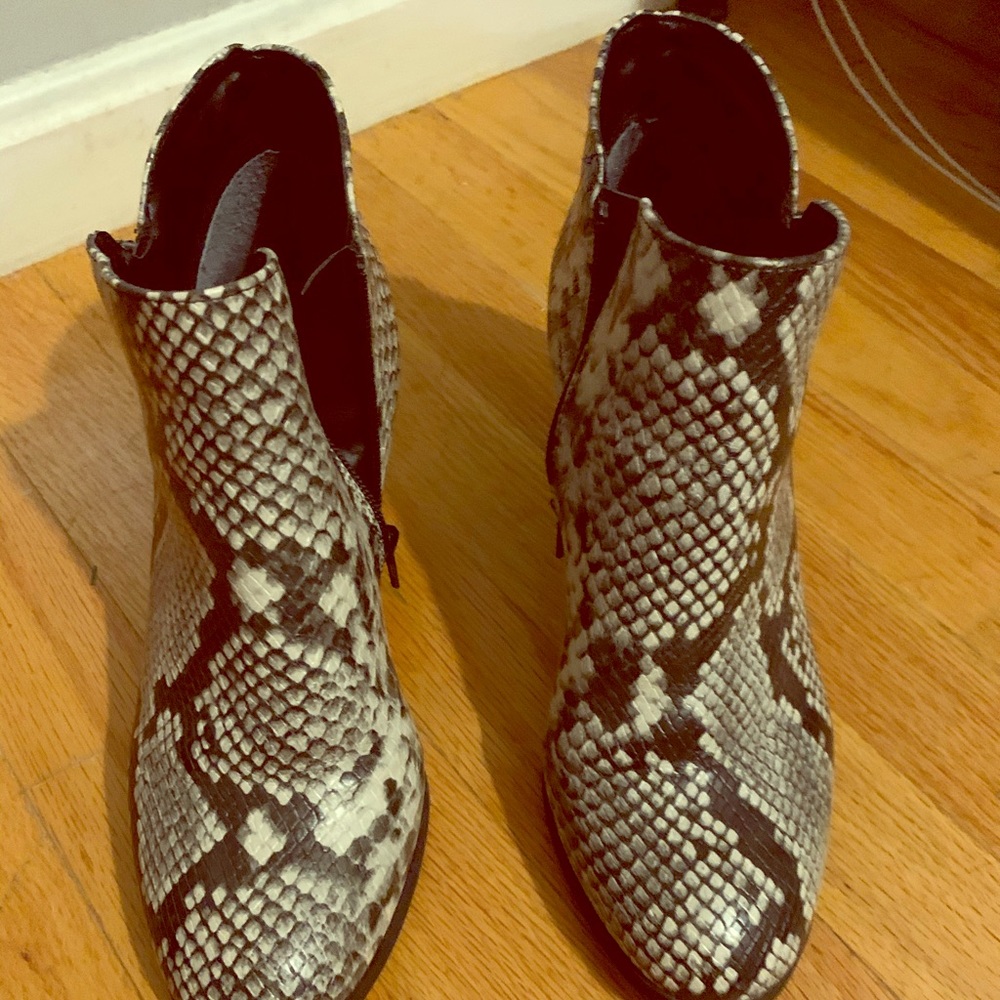 Beautiful snake skin booties 8.5